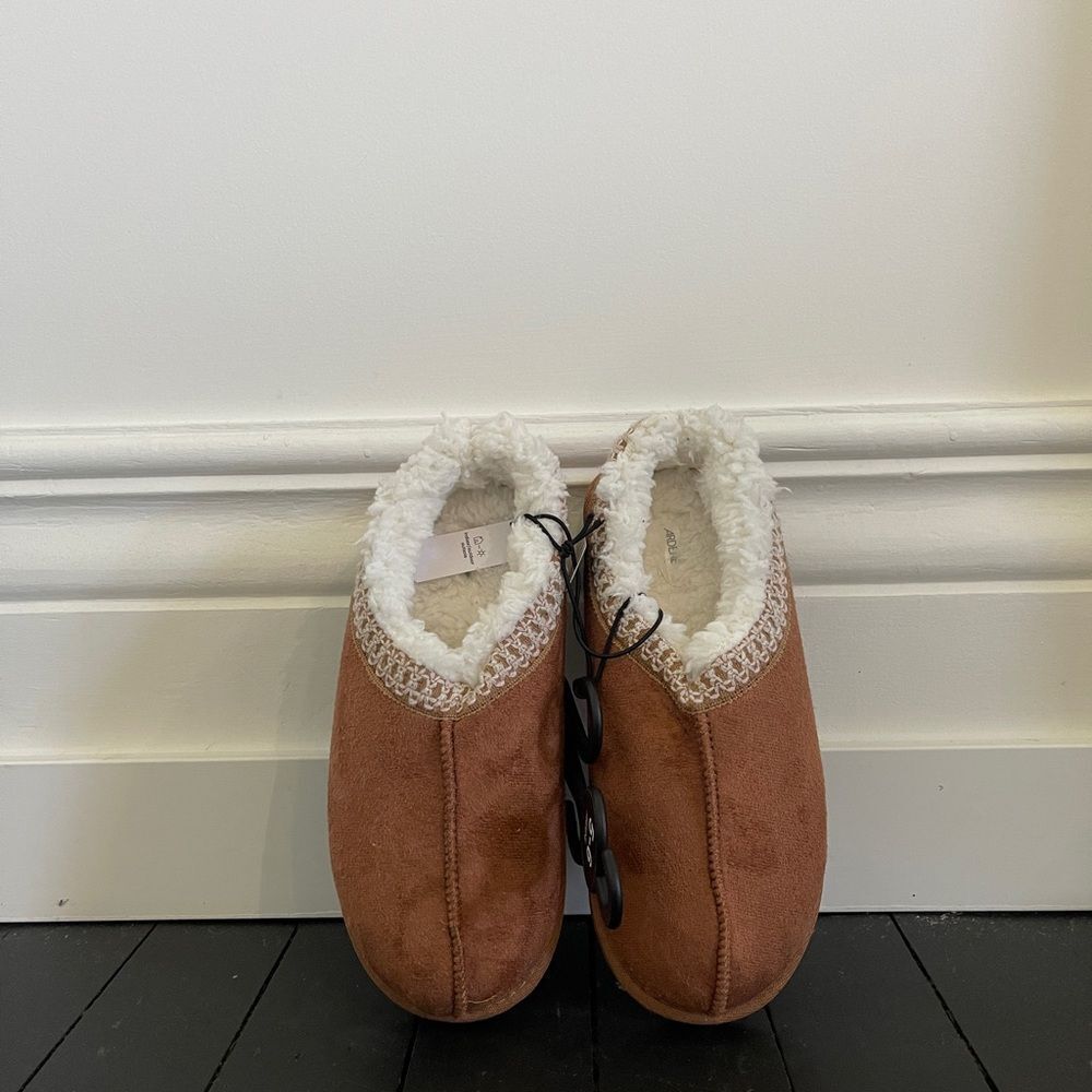 Slippers - Picture 3 of 3